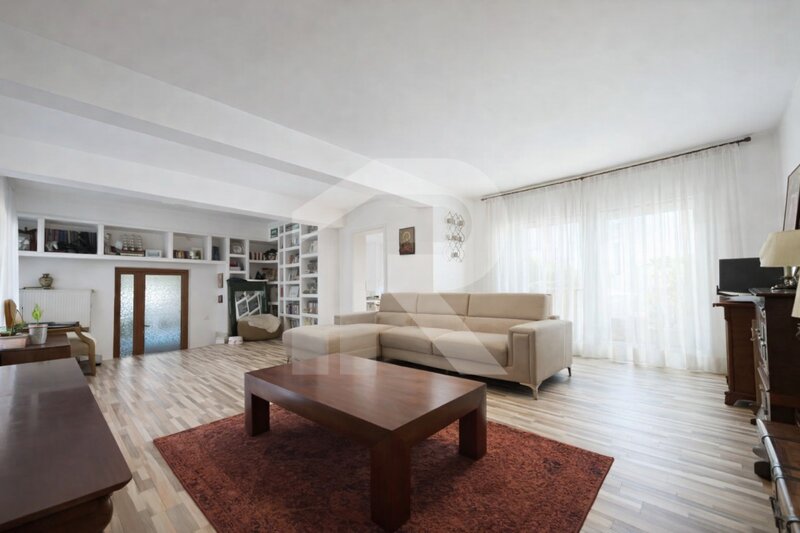 Dobroesti, Soseaua Fundeni, casa spatioasa cu curte proprie 3 camere + birou.