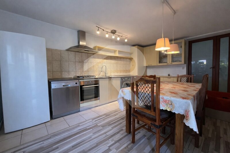 Dobroesti, Soseaua Fundeni, casa spatioasa cu curte proprie, 3 camere + birou.