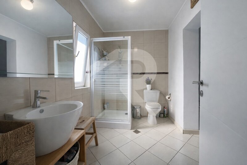 Dobroesti, Soseaua Fundeni, casa spatioasa cu curte proprie, 3 camere + birou.