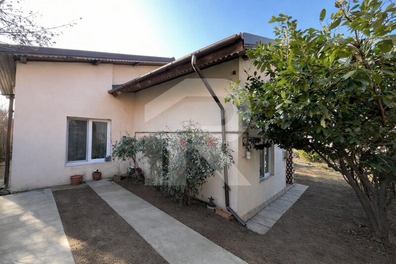 Dobroesti, Soseaua Fundeni, casa spatioasa cu curte proprie, 3 camere + birou.