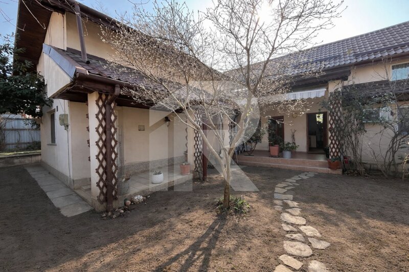 Dobroesti, Soseaua Fundeni, casa spatioasa cu curte proprie, 3 camere + birou.