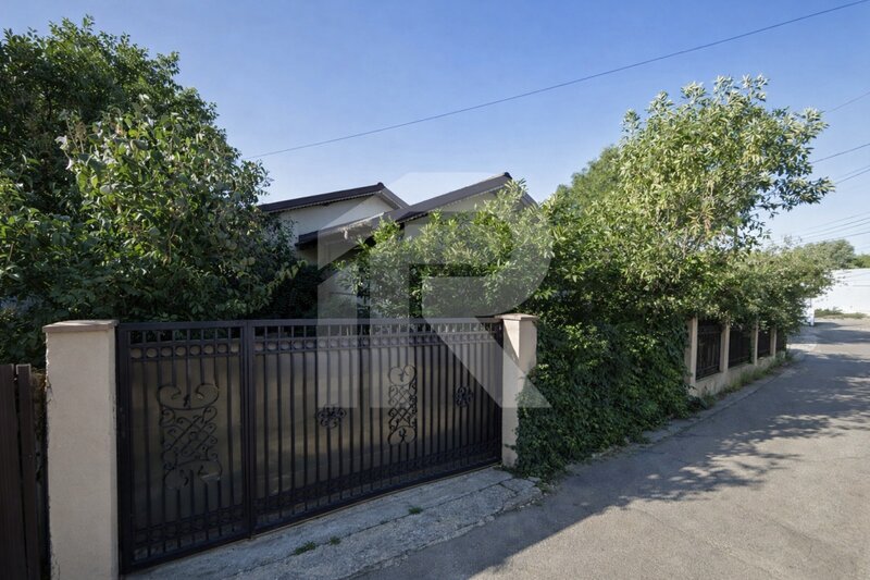 Dobroesti, Soseaua Fundeni, casa spatioasa cu curte proprie, 3 camere + birou.